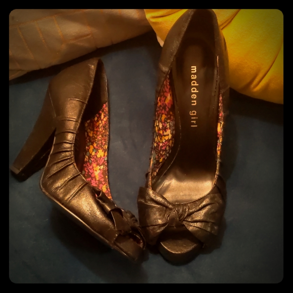 Black Madden Girl Vintage Style Peep Toe Heels